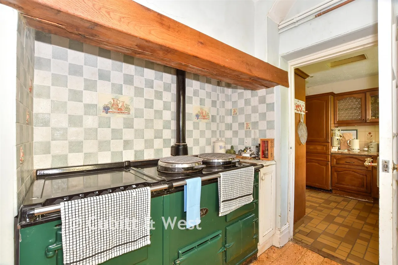 Nuthurst Avenue, Cranleigh, GU6, photo 4