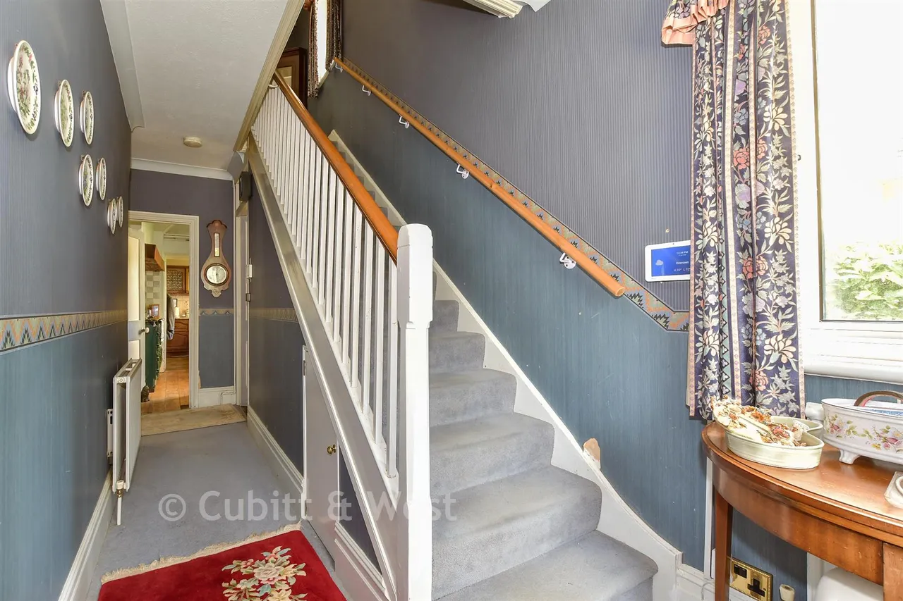 Nuthurst Avenue, Cranleigh, GU6, photo 8