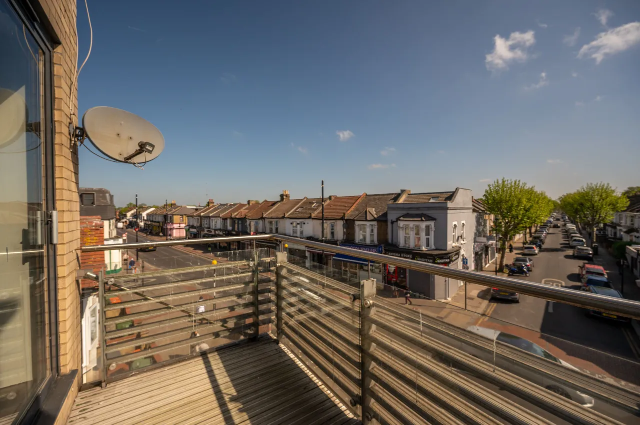Flat 9, Metro House, 98-122 Green Street, London, photo 6