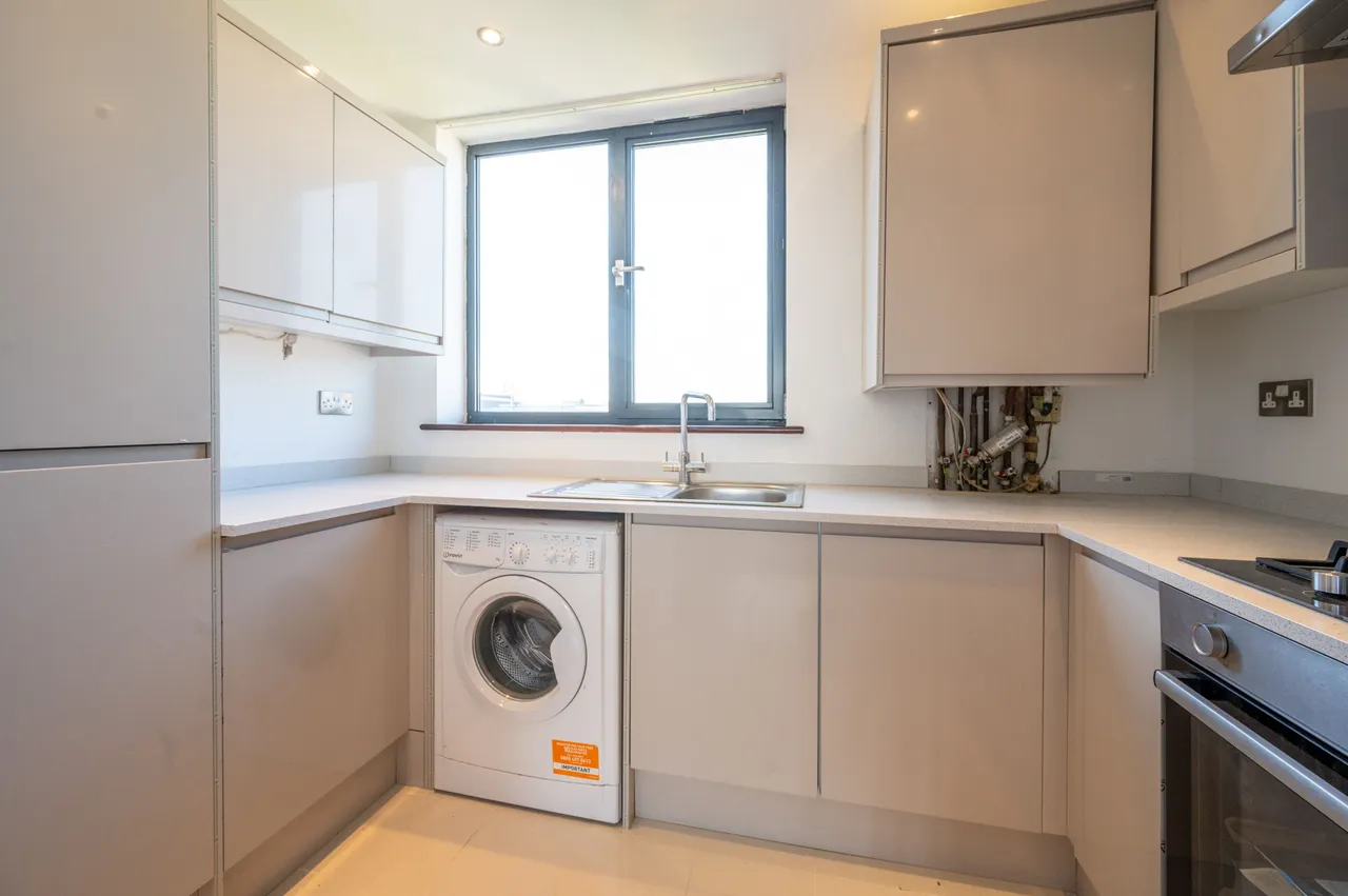 Flat 9, Metro House, 98-122 Green Street, London, photo 8