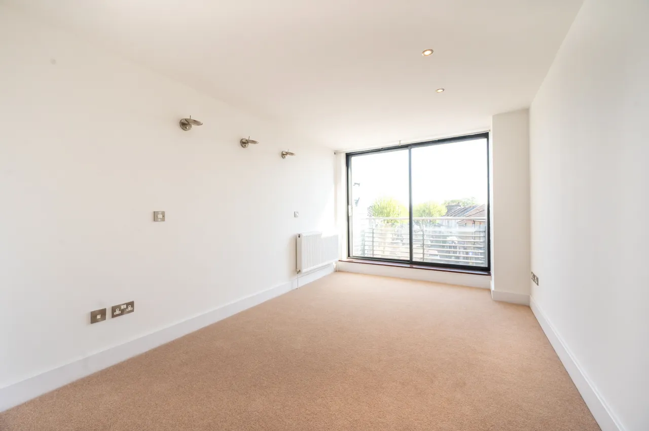 Flat 9, Metro House, 98-122 Green Street, London, photo 3