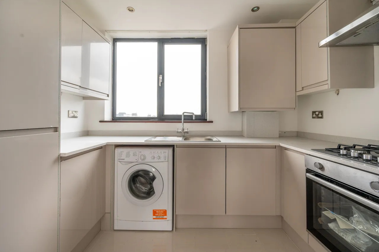 1 bed flat for sale — Flat 9, Metro House, 98-122 Green Street, London
