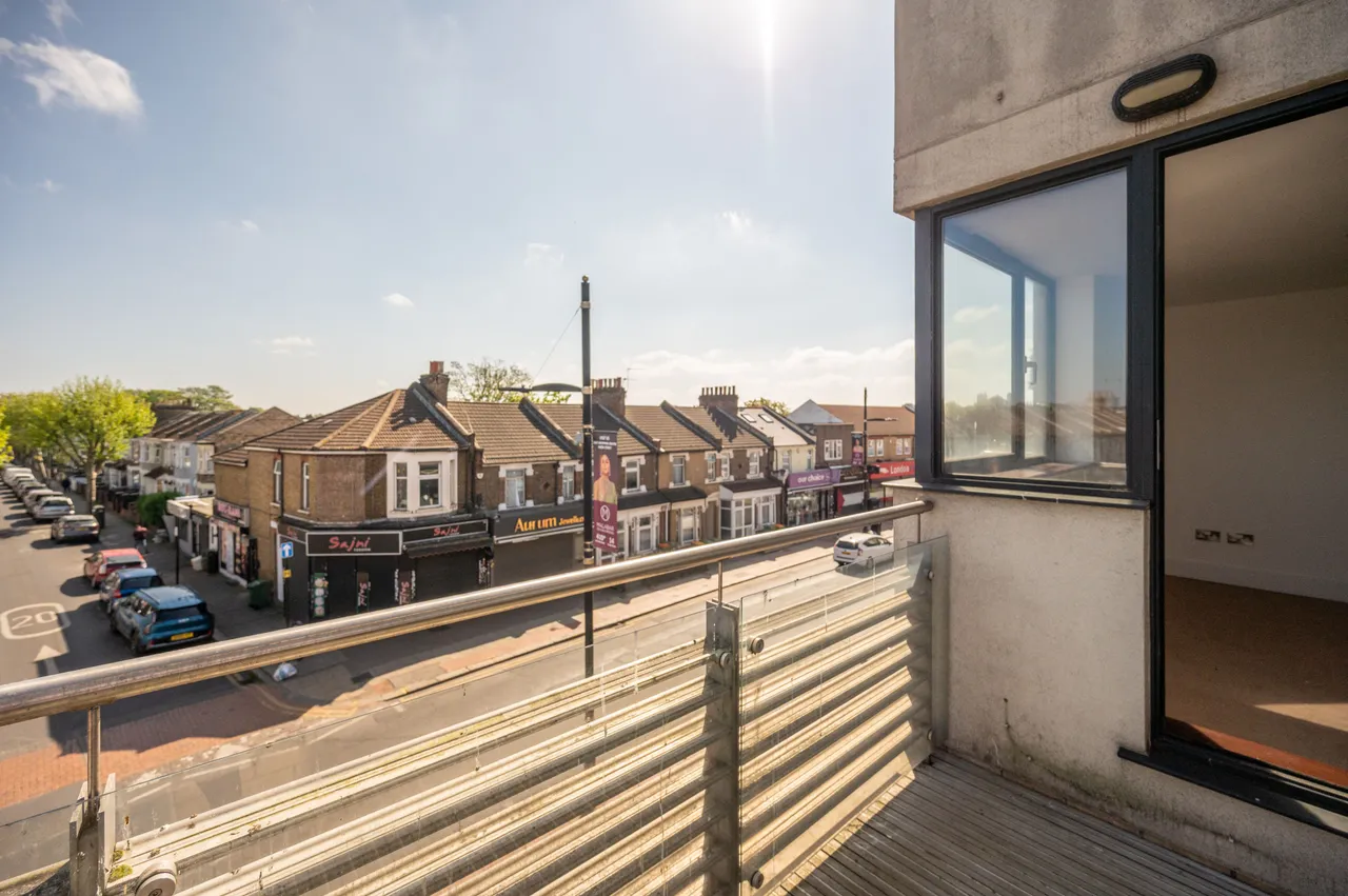 Flat 9, Metro House, 98-122 Green Street, London, photo 7