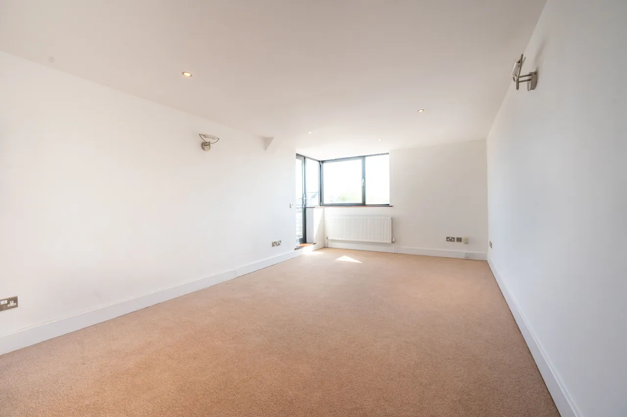 Flat 9, Metro House, 98-122 Green Street, London, photo 5