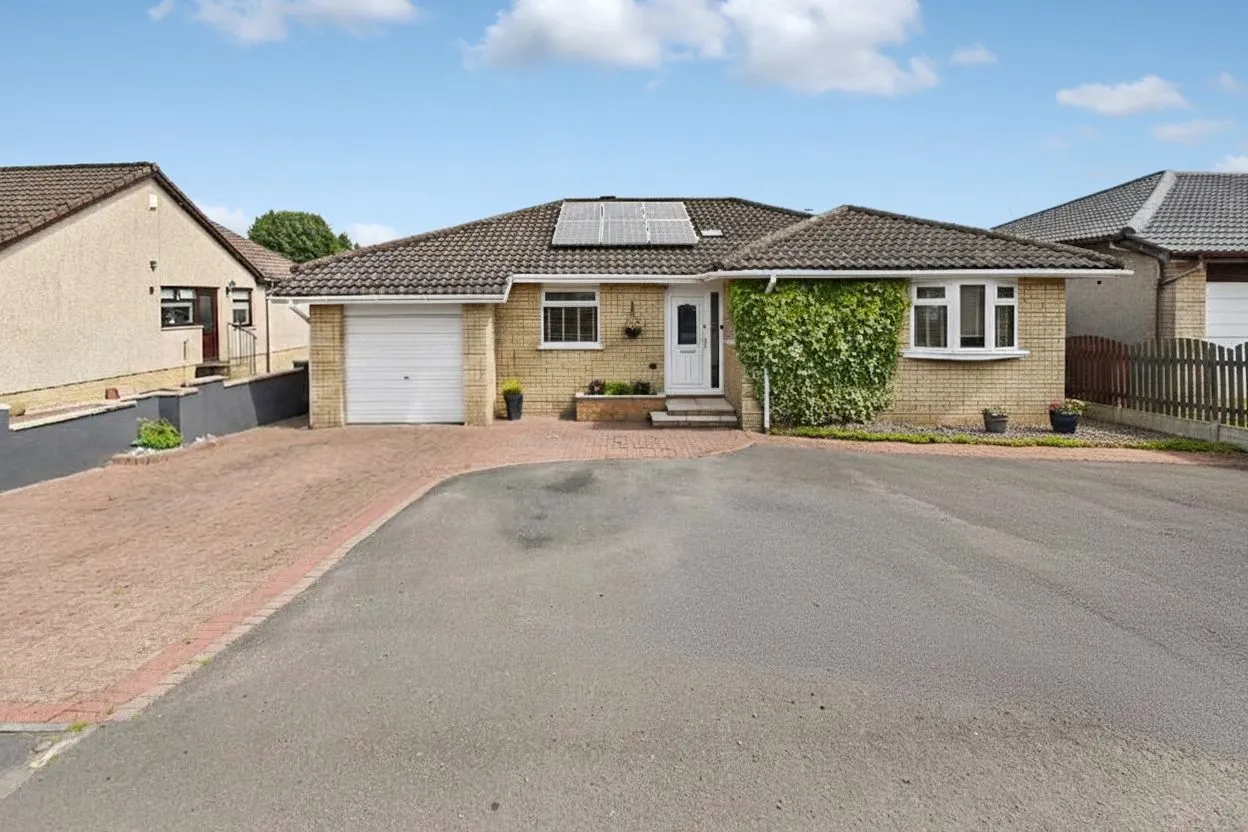 3 bed house for sale — Harthill Road, Bathgate