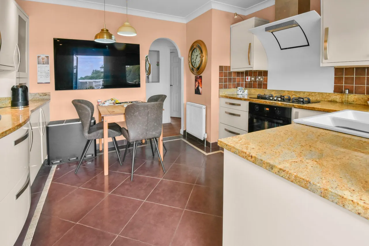 Harthill Road, Bathgate, photo 7