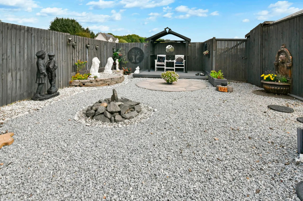 Harthill Road, Bathgate, photo 18
