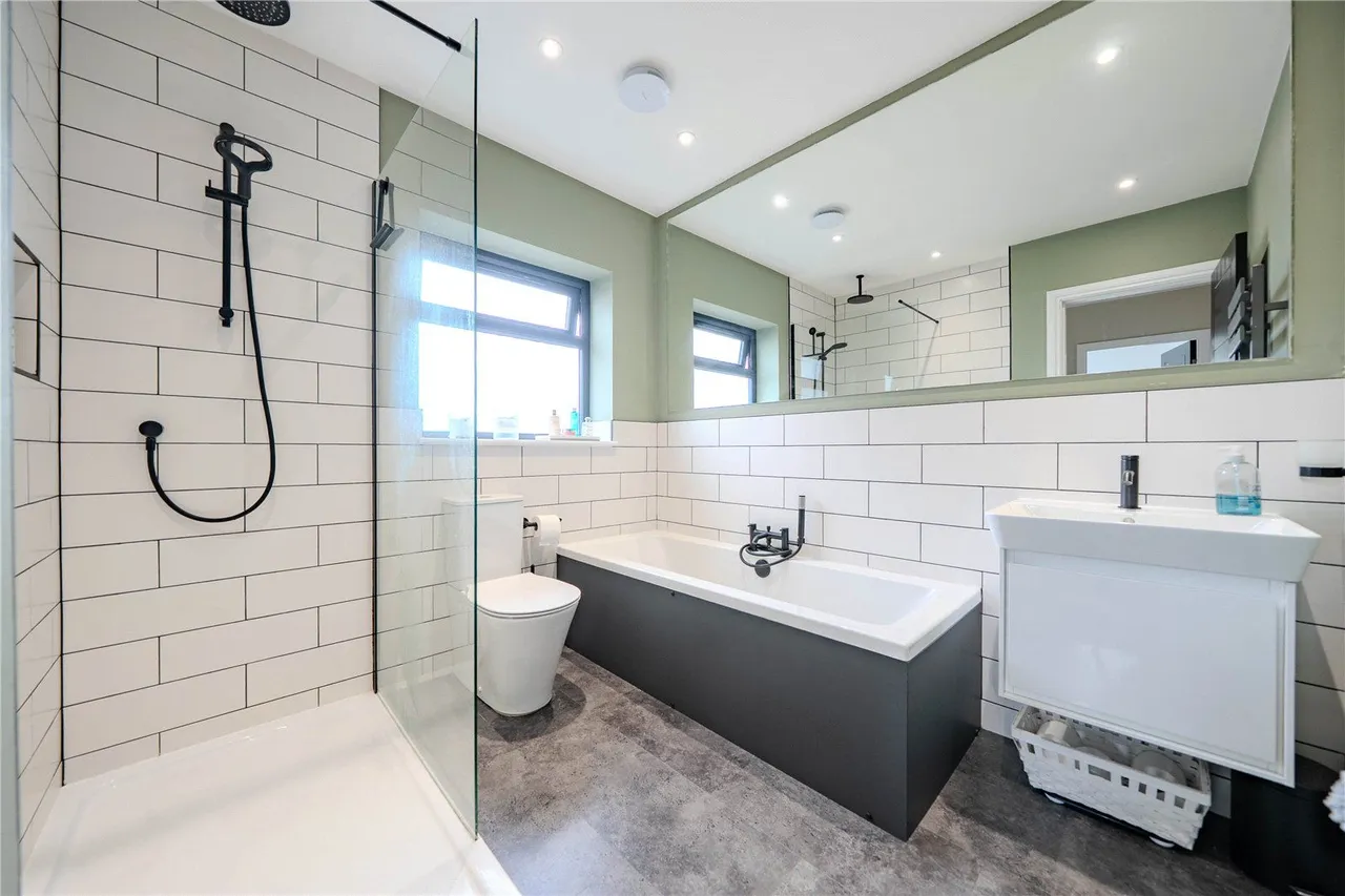 Allerton Grange Crescent, Leeds, LS17, photo 10