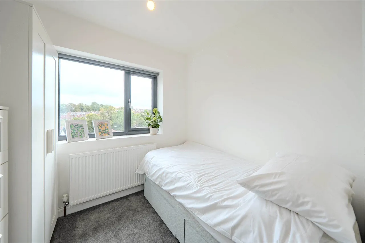 Allerton Grange Crescent, Leeds, LS17, photo 12