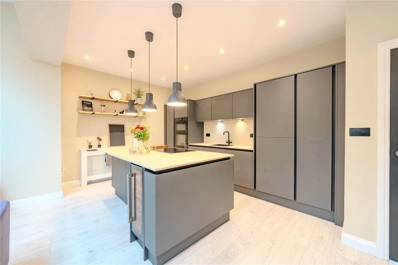 Allerton Grange Crescent, Leeds, LS17, photo 3