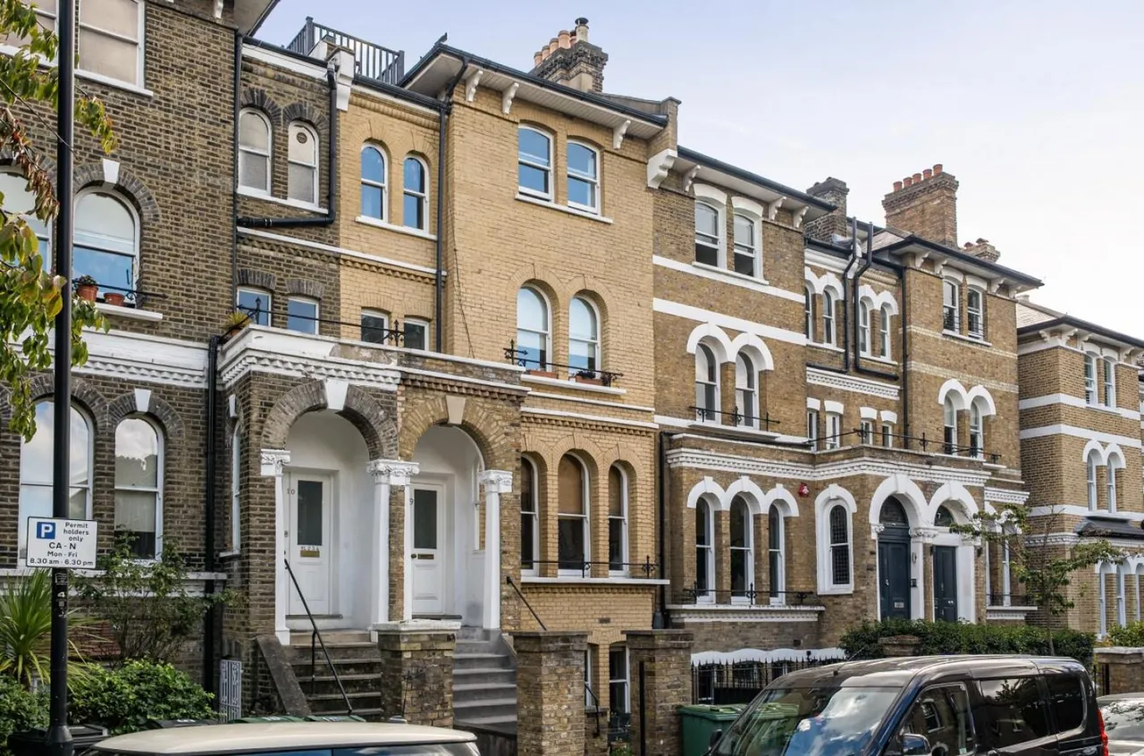 3 bed flat for sale, South Villas, London, NW1