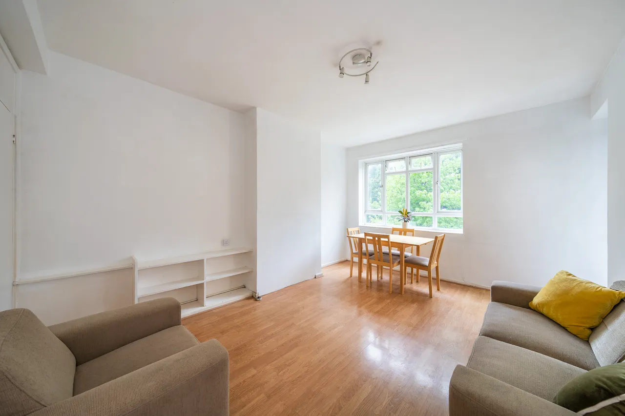 3 bed flat for sale — Weir Road, London, SW12