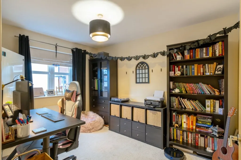 Manor Gardens Close, Loughborough, LE11, photo 8