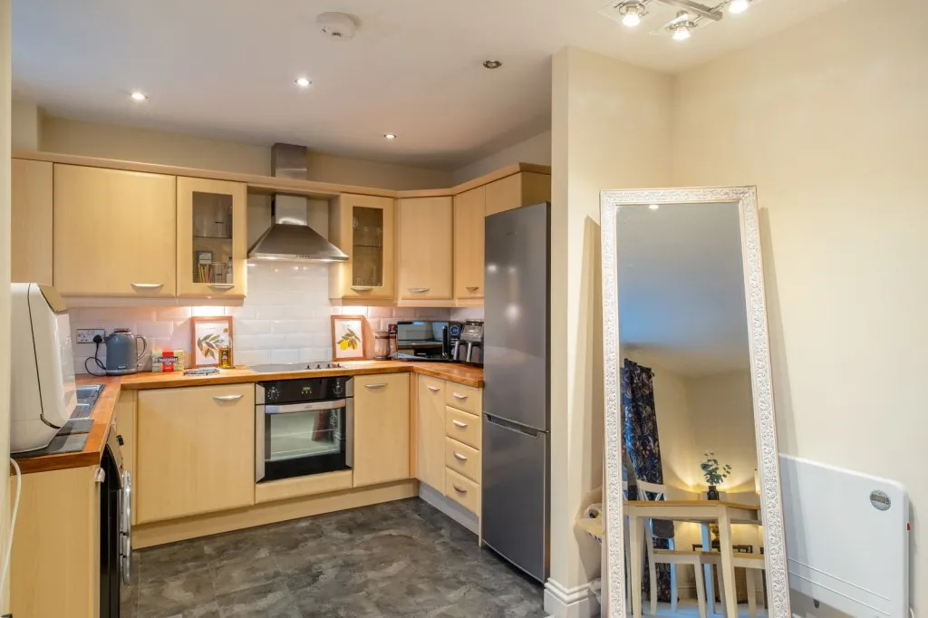 Manor Gardens Close, Loughborough, LE11, photo 3
