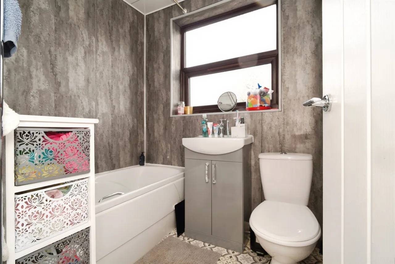 Gosling Gate Road, Goldthorpe, S63, photo 9