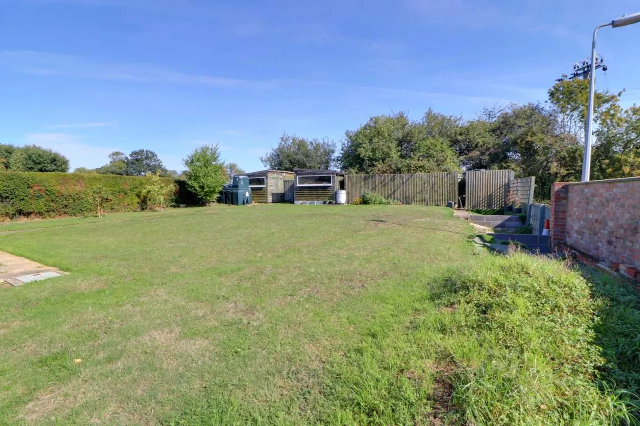 St Pauls Close, Brockdish, photo 21