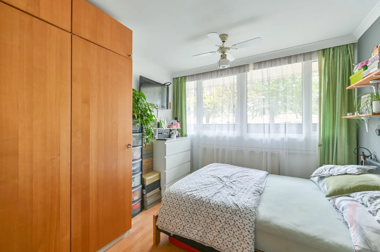 Flat 2, Frensham Court, Phipps Bridge Road, Mitcham, photo 7