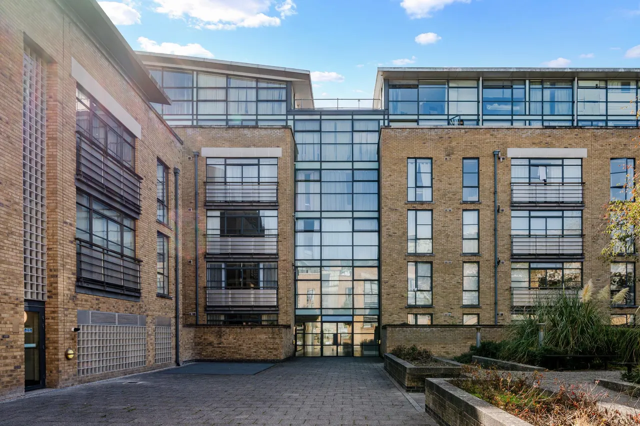Town Meadow, TW8, photo 9