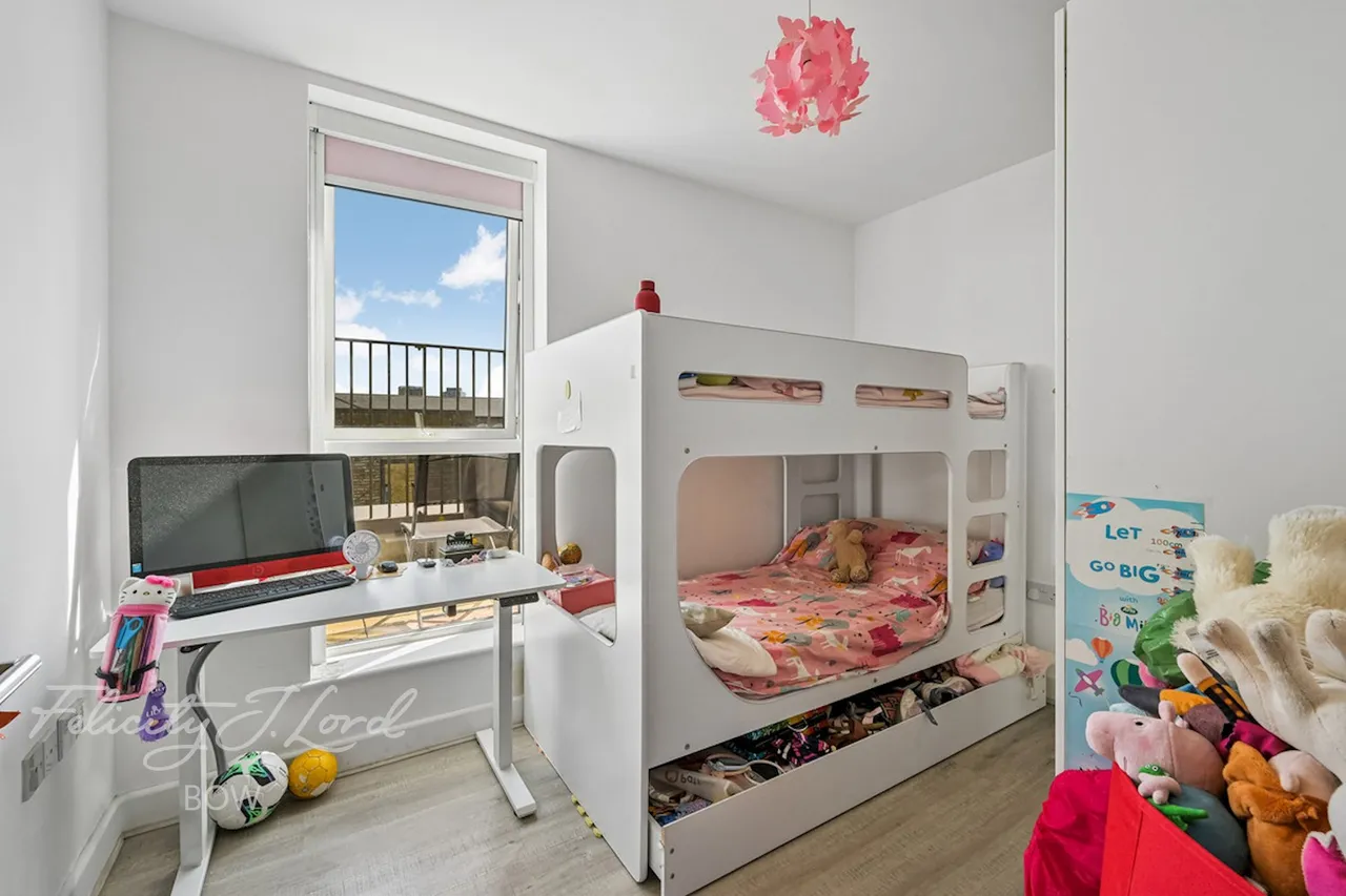 St Clements Avenue, London, E3, photo 2