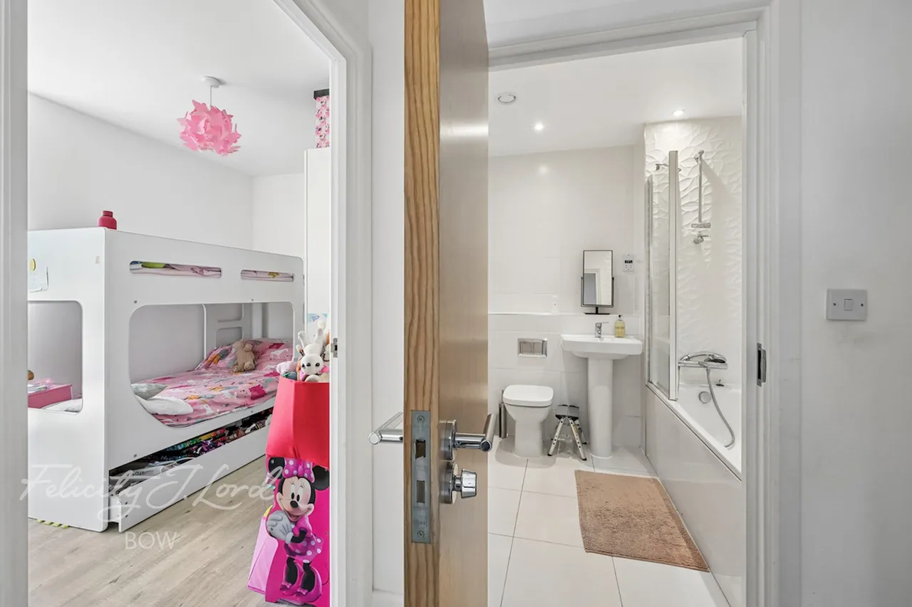 St Clements Avenue, London, E3, photo 4