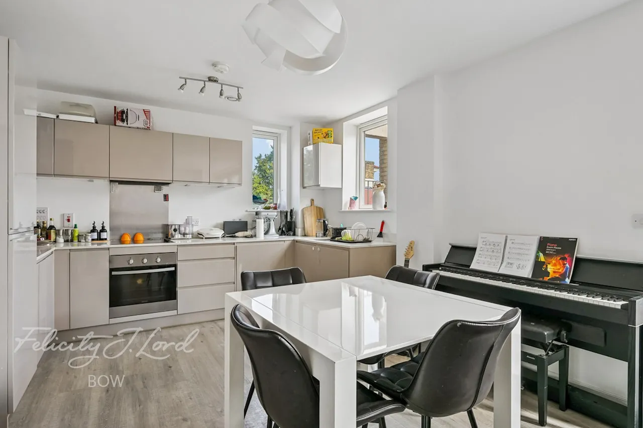 St Clements Avenue, London, E3, photo 13