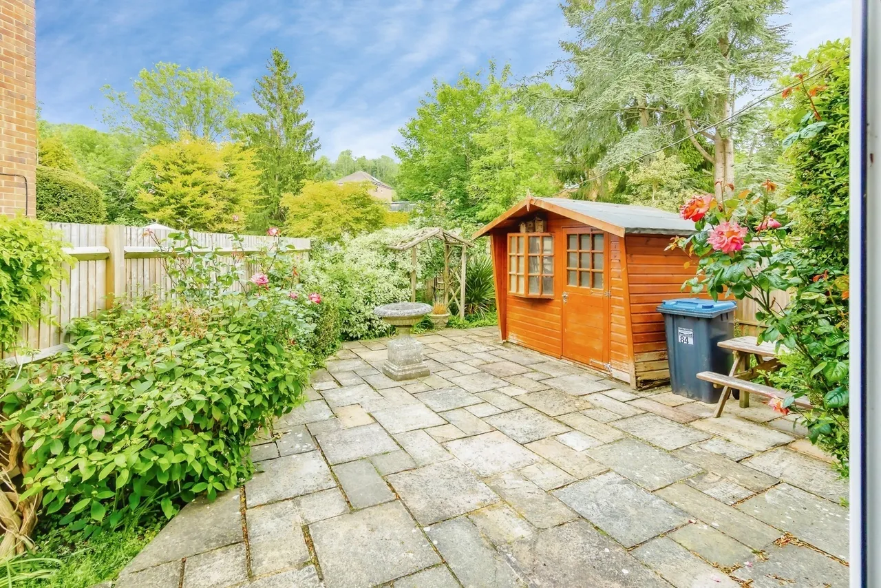 2 bed flat for sale — Godstone Road, Caterham, Surrey, CR3