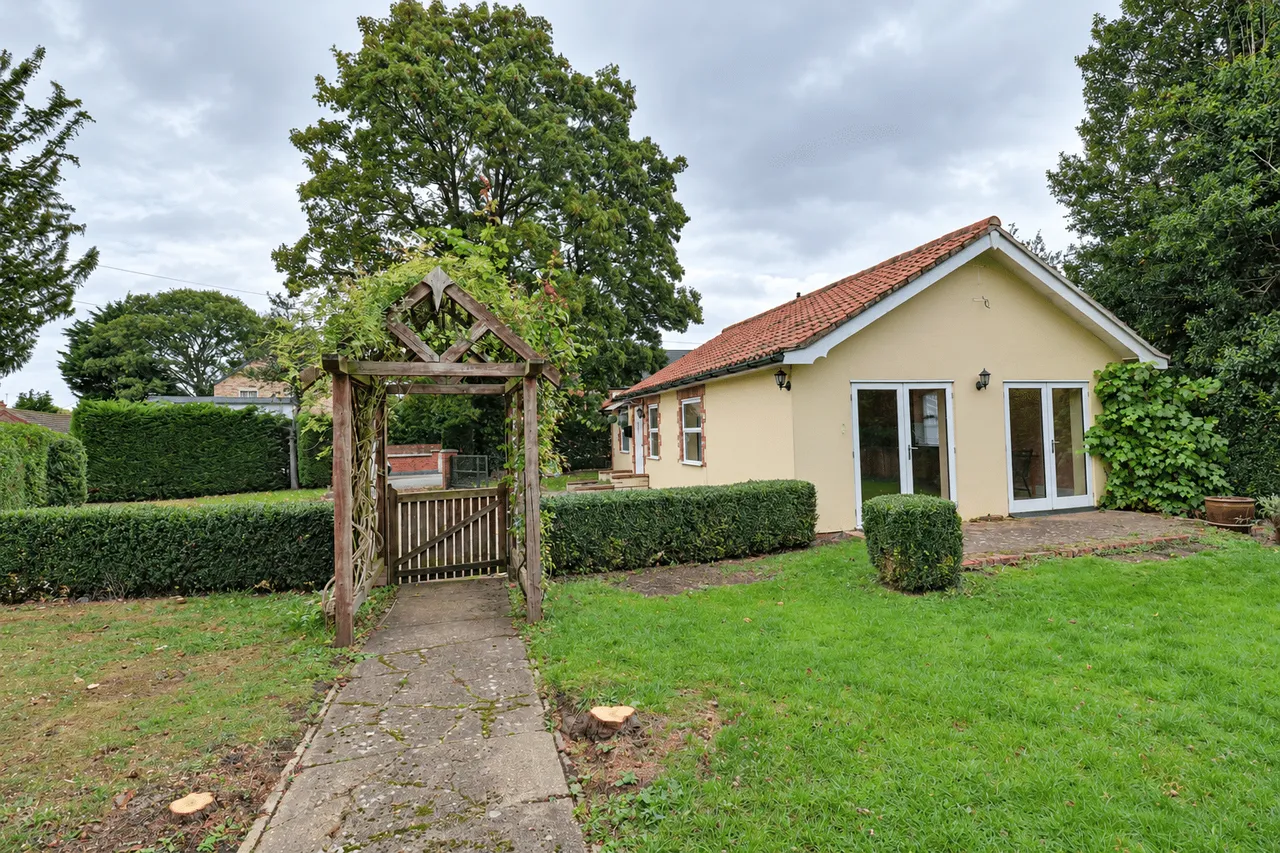 The Bungalow East Acridge, Barton-Upon-Humber, DN18, photo 15