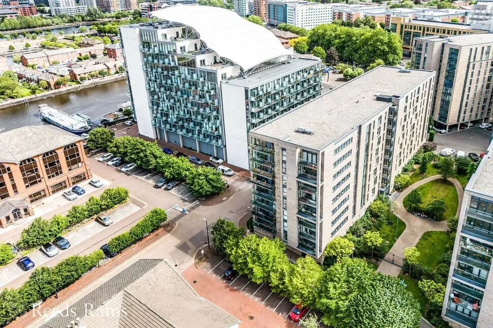 2 bed flat for sale — Ottinger Close, Salford, M50