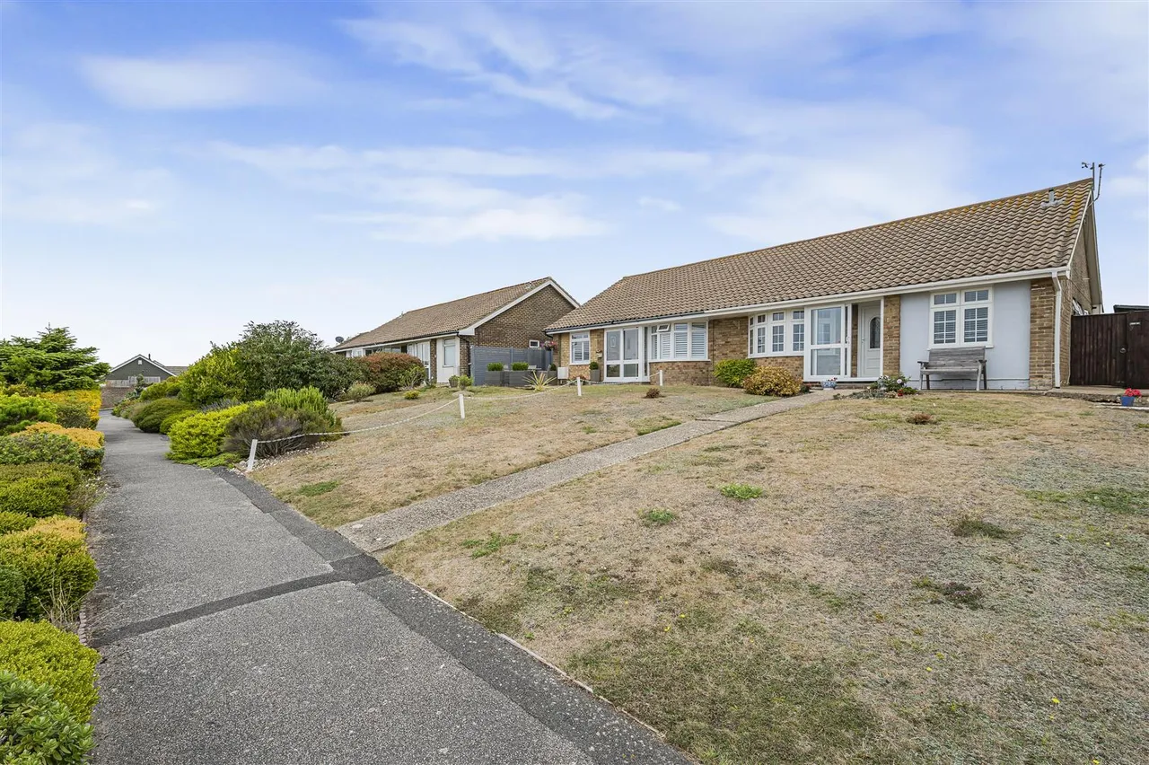 Antony Close, Seaford, photo 21