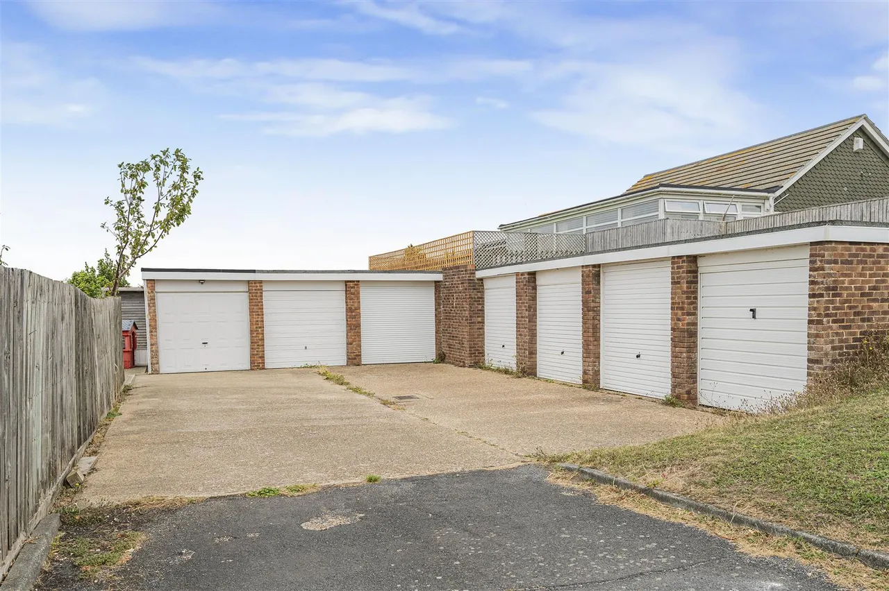 Antony Close, Seaford, photo 14