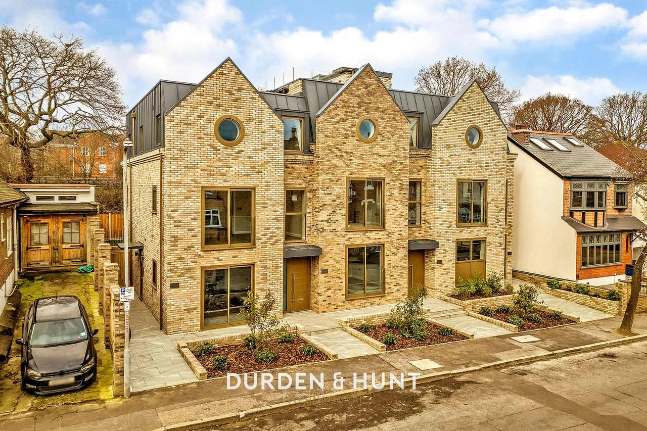 2 bed flat for sale, Sylvan Road, Wanstead, E11