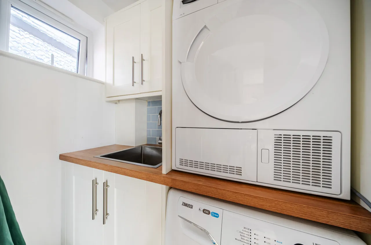 Frimley Grove Gardens, Frimley, Camberley, Surrey, GU16 7JY, photo 19