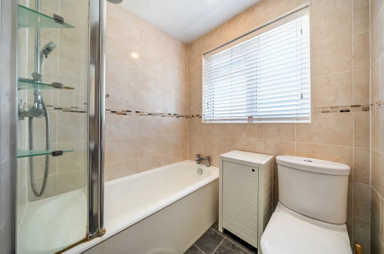 Frimley Grove Gardens, Frimley, Camberley, Surrey, GU16 7JY, photo 11