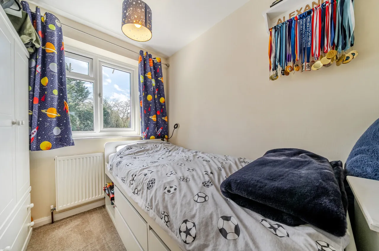 Frimley Grove Gardens, Frimley, Camberley, Surrey, GU16 7JY, photo 7
