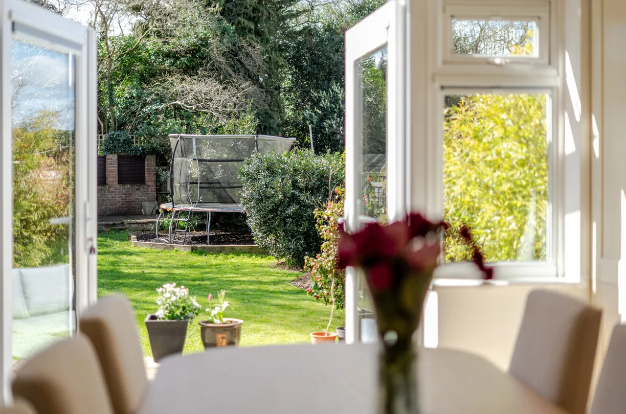 Frimley Grove Gardens, Frimley, Camberley, Surrey, GU16 7JY, photo 4