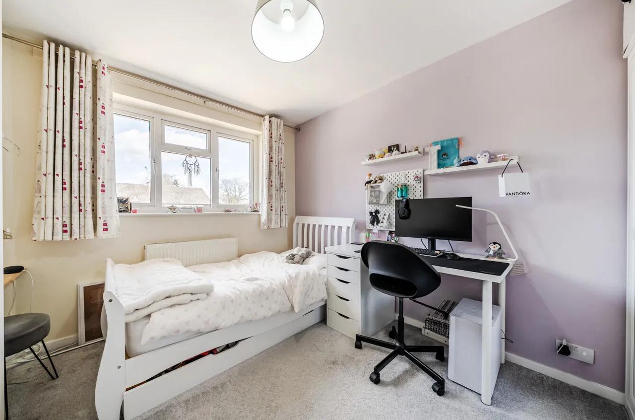 Frimley Grove Gardens, Frimley, Camberley, Surrey, GU16 7JY, photo 6