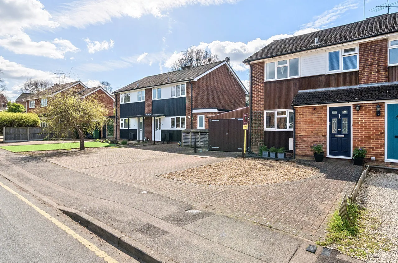 Frimley Grove Gardens, Frimley, Camberley, Surrey, GU16 7JY, photo 14