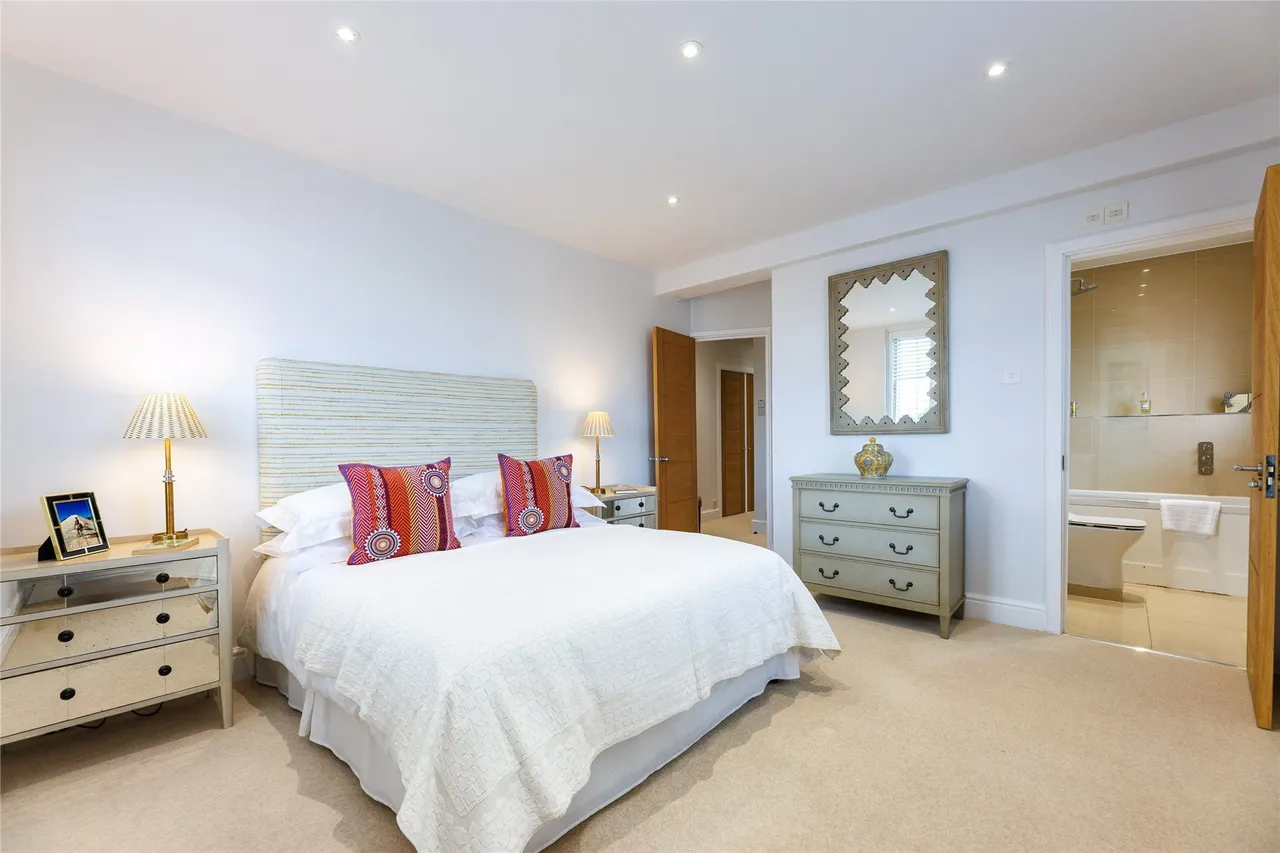 Swan Court, Chelsea Manor Street, Chelsea, London, SW3, photo 7