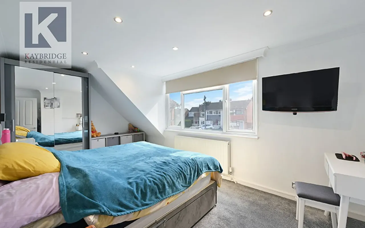 Iris Road, West Ewell, KT19, photo 13