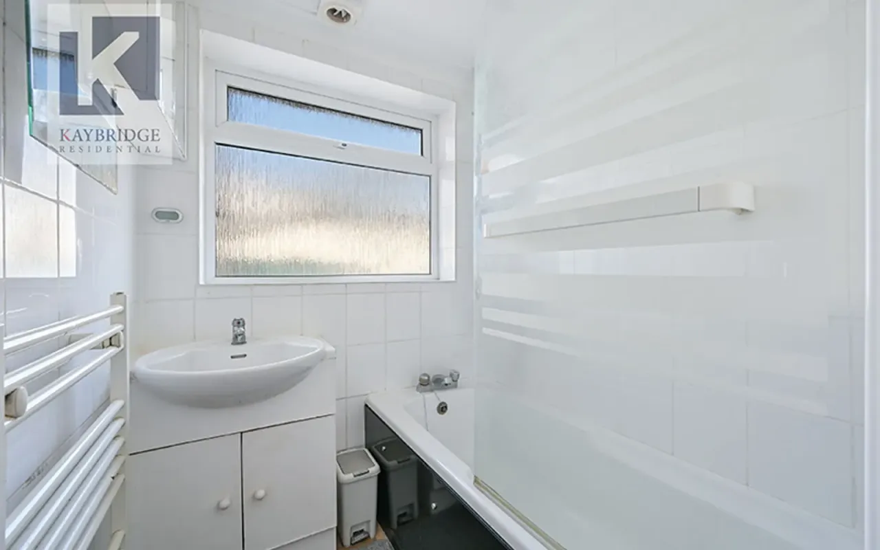 Iris Road, West Ewell, KT19, photo 12