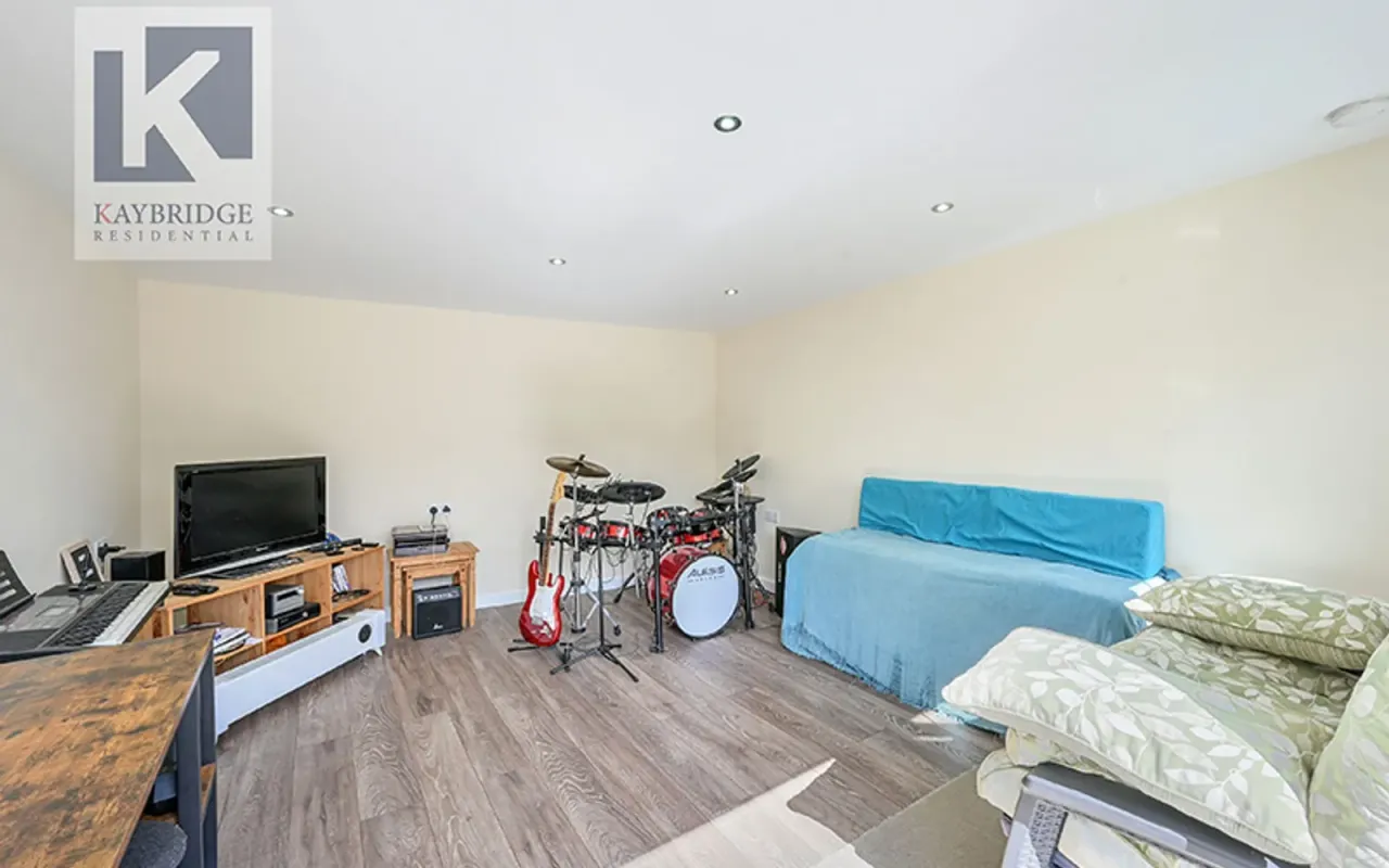 Iris Road, West Ewell, KT19, photo 9
