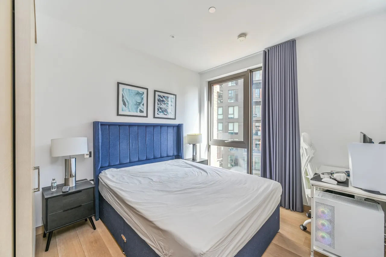 Apartment F52 Legacy Building, Embassy Gardens, London, photo 5