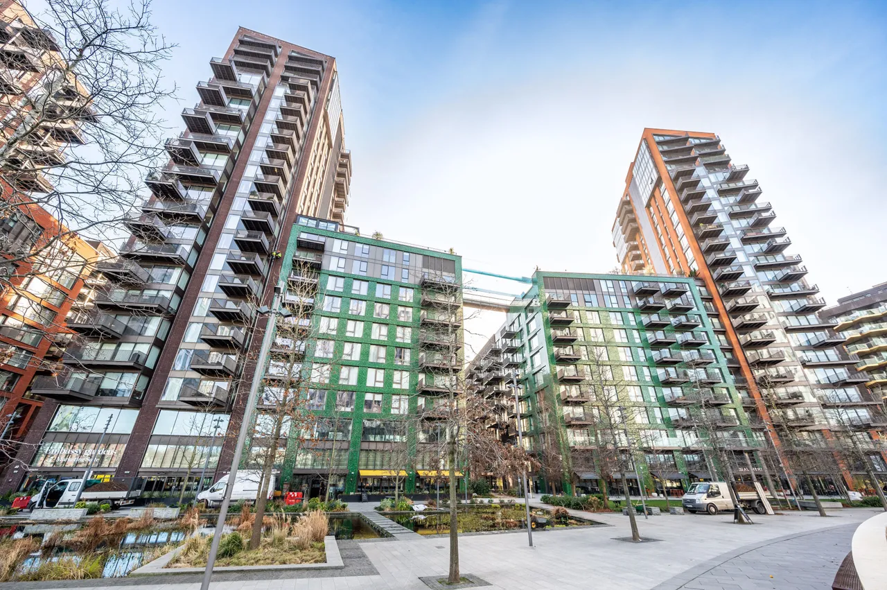 Apartment F52 Legacy Building, Embassy Gardens, London, photo 9