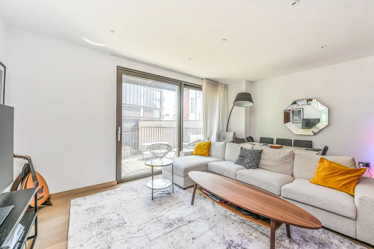 2 bed flat for sale — Apartment F52 Legacy Building, Embassy Gardens, London