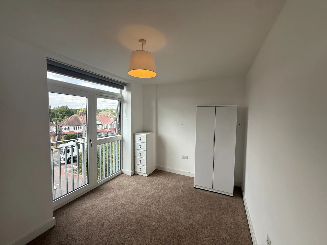 Bowes Road, London, N11, photo 11