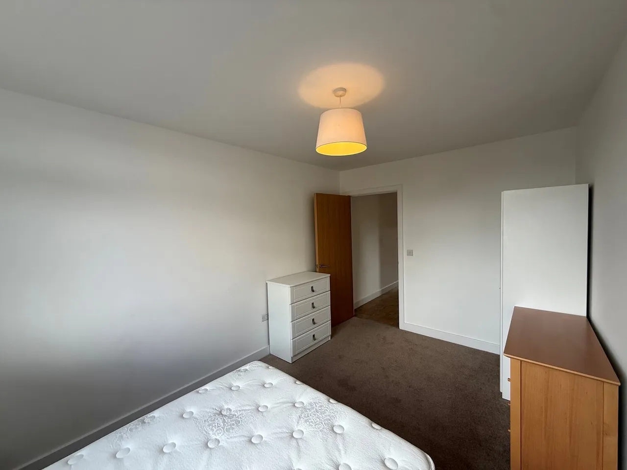 Bowes Road, London, N11, photo 8