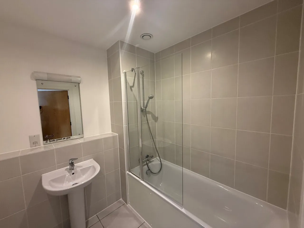 Bowes Road, London, N11, photo 12