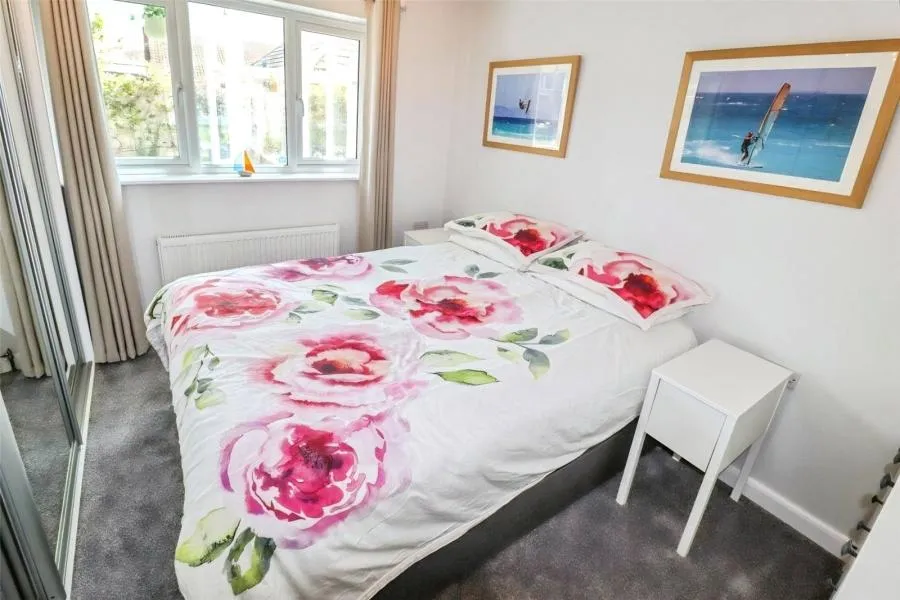 Sandy Point Road, Hayling Island, PO11, photo 11