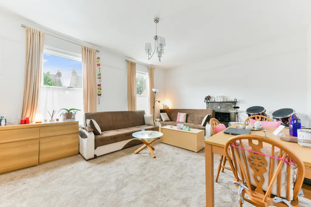 2 bed flat to rent, Wilton Road, London, SW19