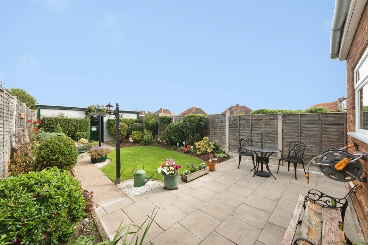 The Vineries, Birmingham, B27, photo 21